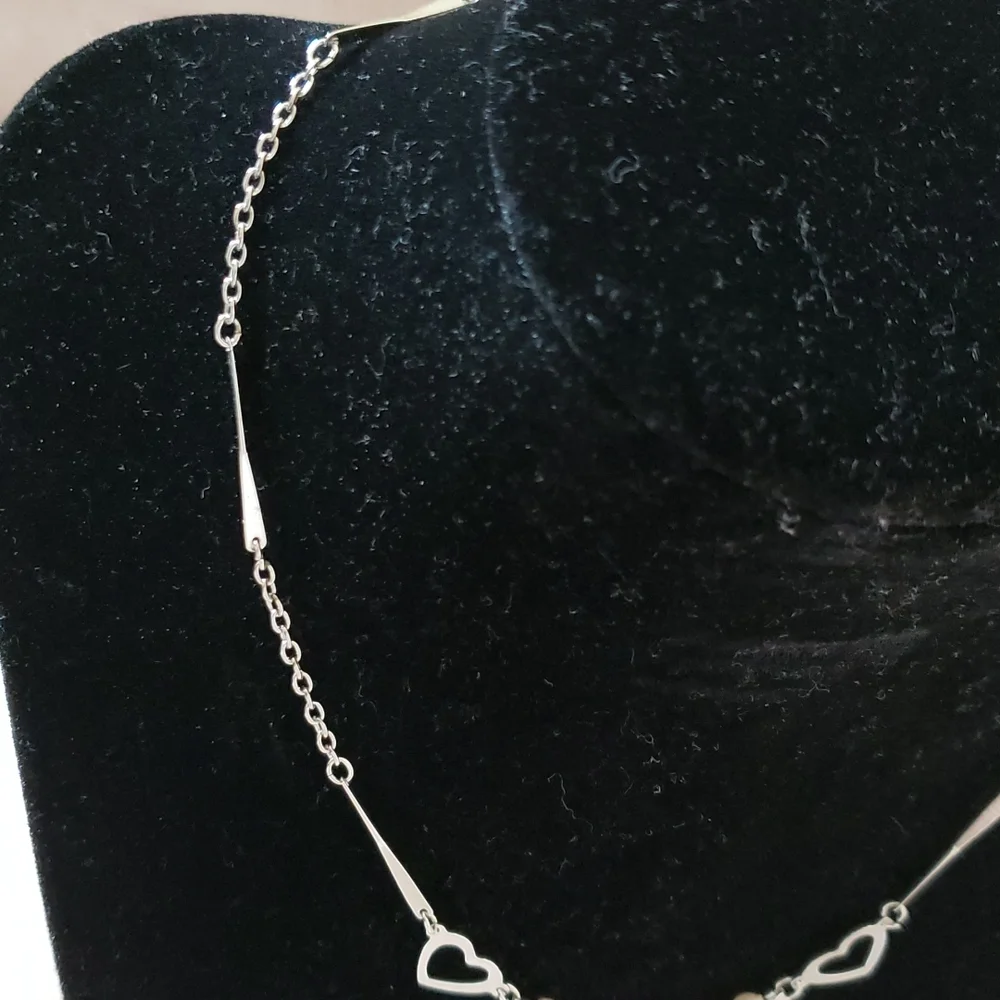 Heart & Pearl Necklace - Picture 3 of 5